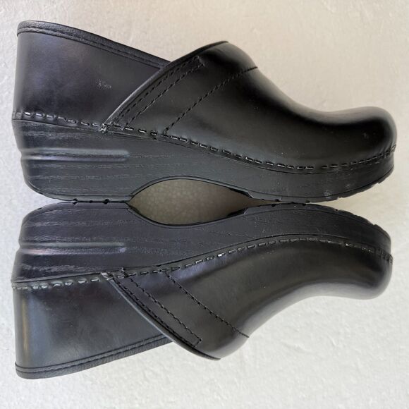 Size 38 - Dansko Clog Shoes Black Solid Leather - Picture 5 of 7